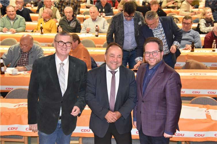 Alfred Schomisch, Bürgermeisterkandidat (Mitte), Pascal Badziong, Landratskandidat (re.) und Dr. Alexander Saftig, Vorsitzender CDU Vordereifel (li.).  Foto: privat