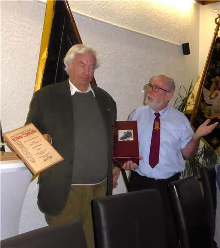 Alfred Thilmann mit dem Vorsitzenden.