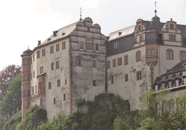 Algen gibt es auch auf ungedämmten Fassaden.Werner Eicke-Hennig, Hessische Energiesparaktion, Darmstadt