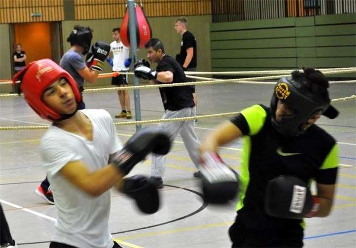 Ali Abay (re.) bewies ein gutes Auge und einen harten Schlag.