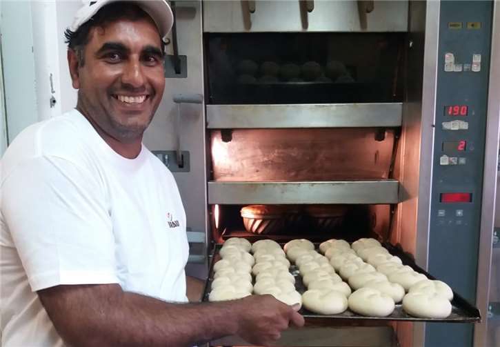 Ali N an dem Ort, an dem er sich am liebsten aufhält: in der Backstube! Foto: Privat