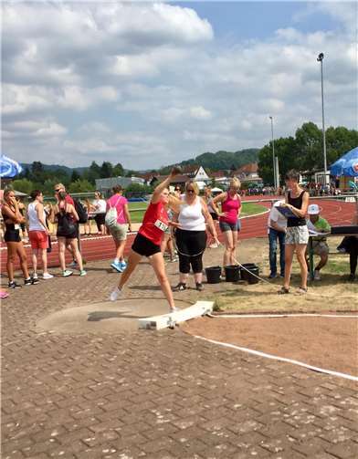 Alice Büter beim Weitwurf.Ann Kathrin Schowtjak