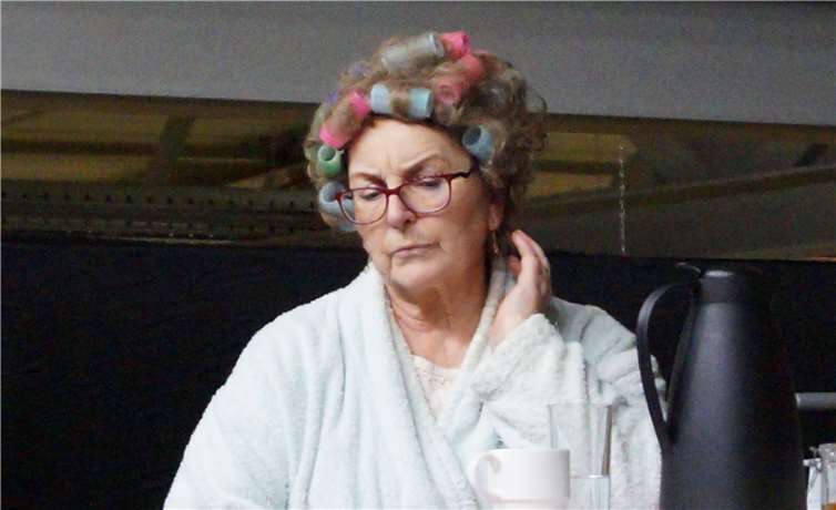 Alice Hoffmann gehört schon fast zum Inventar der Kulturbühne: Die Künstlerin tritt seit Jahren erfolgreich im röhrig-forum auf. Dieses Mal als Gerda.