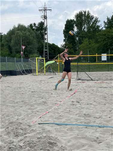 Alicia Rivera beim Aufschlag. Foto: TV Vallendar