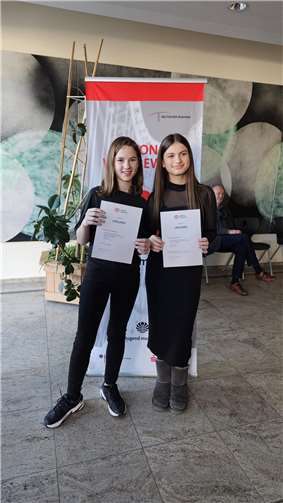 Aliena Kurtenacker (links) und Duopartnerin Sofia Muzzalupo konnten die Jury mit ihren Leistungen überzeugen.  Foto: Manuela Kurtenacker