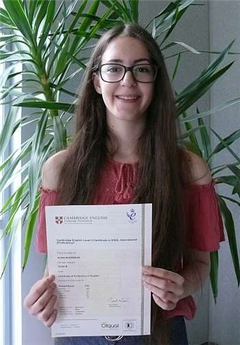 Alina N. (MSS 12) hat die Prüfung des Cambridge Certificate of Proficiency bestanden. SMS