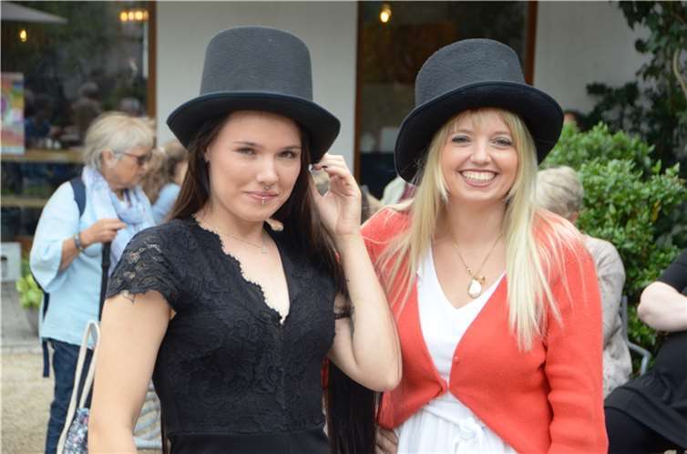 Alisha Kopleck und Marlene Theis sangen bei Chapeau Rheinbach. Foto: privat