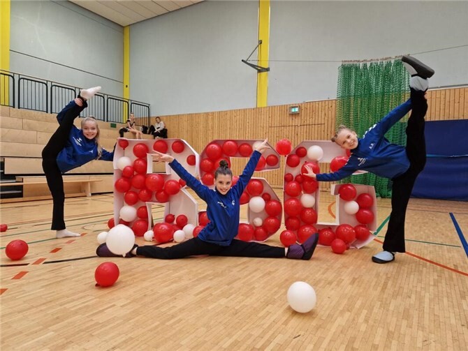 Alissa Rempel, Lena Abbazova und Kyra Veselovska.