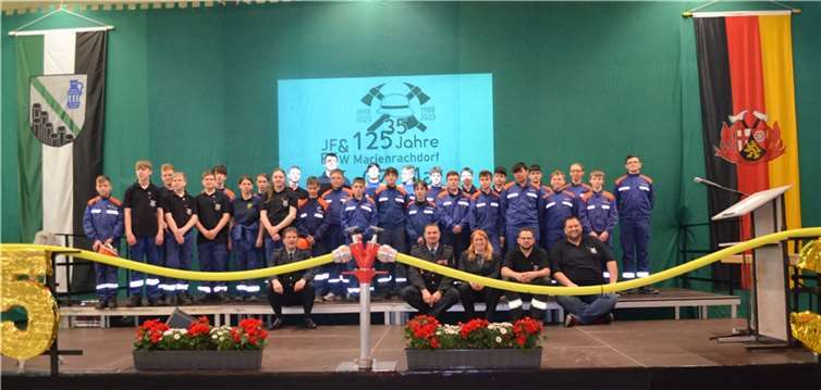 Alle 29 Kinder erhielten in der festlich geschmückten Halle das begehrte Leistungsabzeichen.  Foto: Christian Fein