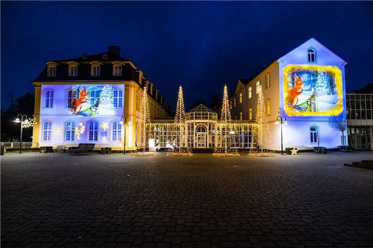 Alle 30 Minuten wird mit aufwändigen Projektionen und Ton die Geschichte „Vom kleinen Stern, der etwas Besonderes sein wollte“ gezeigt. Foto: WHU/Kai Myller