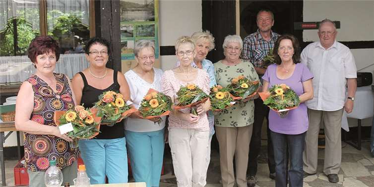 Alle ASV Damen erhielten einen schönen Blumenstrauß. Privat