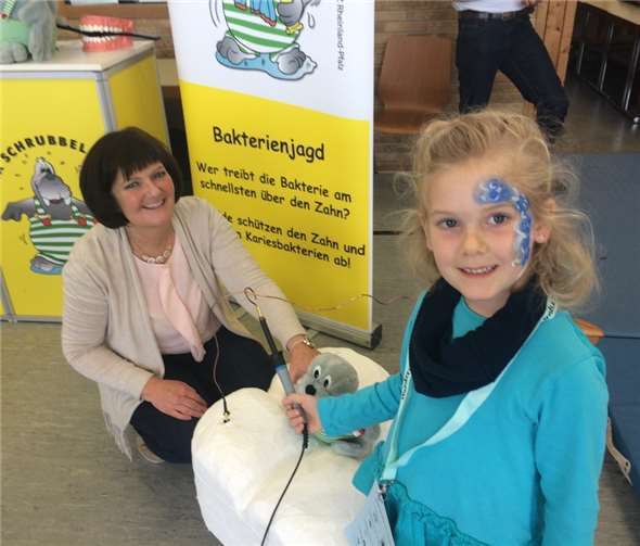 Alle Altersgruppen waren am Stand der AGZ Jugendzahnpflege zu finden.privat