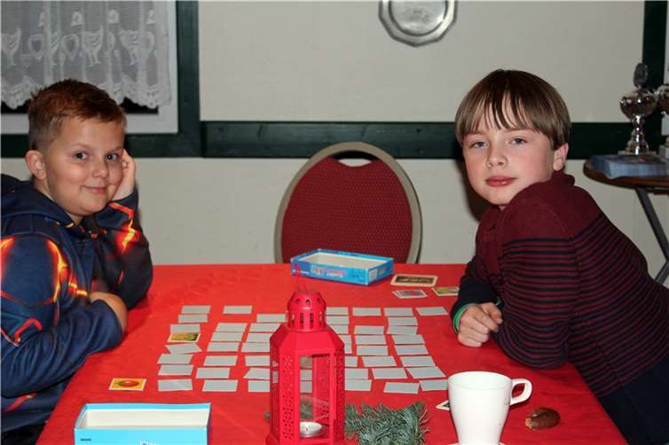 Alle Anwesenden starteten mit einem Memory-Turnier im doppelten K.O.-System.