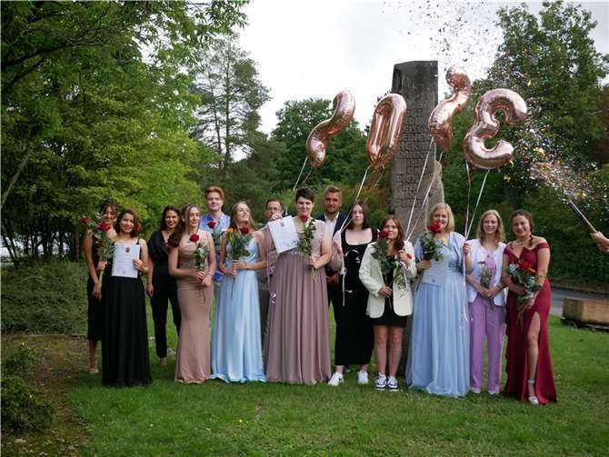 Alle Auszubildenden des Oberkurses der Pflegefachschule Linz-Remagen haben erfolgreich das Staatsexamen zur Pflegefachfrau und zum Pflegefachmann abgelegt.  Foto: Krankenhausverbund Linz/Remagen gGmbH