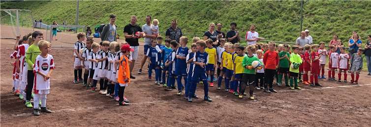 Alle Bambini Teams bei der Aufstellung vor dem Turnierbeginn.Foto: privat
