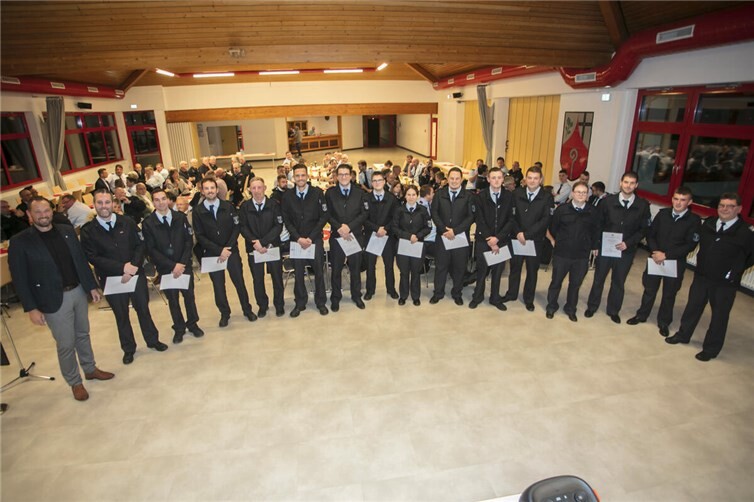 Alle Beförderten und Ernannten.Fotos: Feuerwehr VG Dierdorf/Wolfgang Tischler