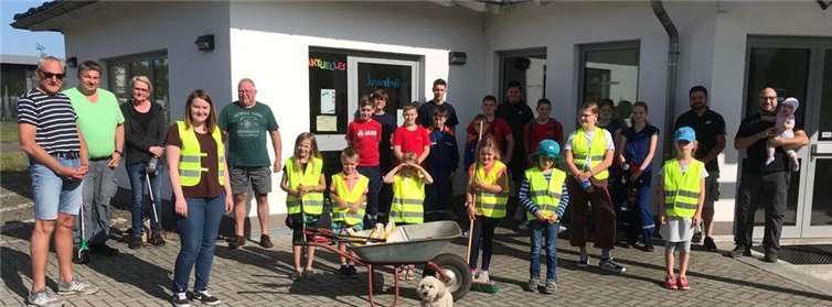 Alle Beteiligten beim Start „Müll sammeln in Oedingen“ Foto: privat