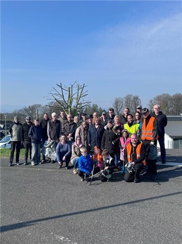 Alle Beteiligten waren mit großem Engagement bei der Sache und zeigten, wie wichtig ihnen ein sauberes und gepflegtes Umfeld ist.  Fotos: A.Baumeister