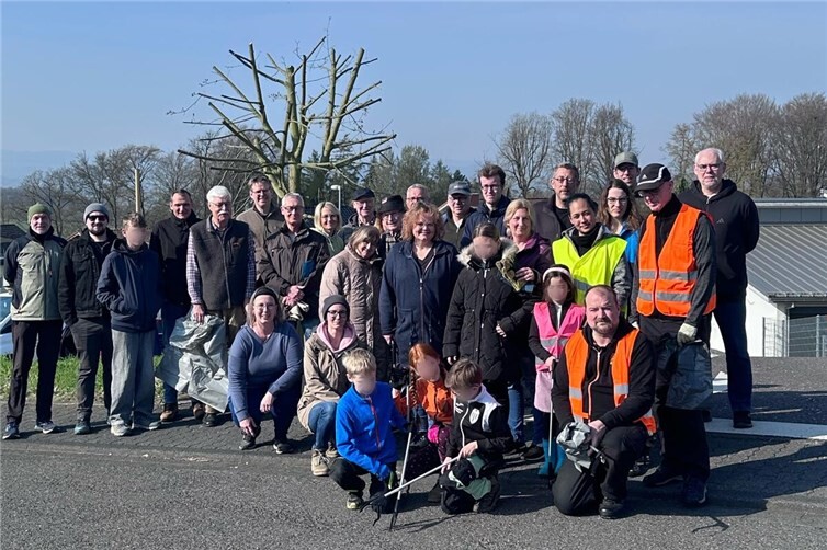 Alle Beteiligten waren mit großem Engagement bei der Sache und zeigten, wie wichtig ihnen ein sauberes und gepflegtes Umfeld ist.  Fotos: A.Baumeister