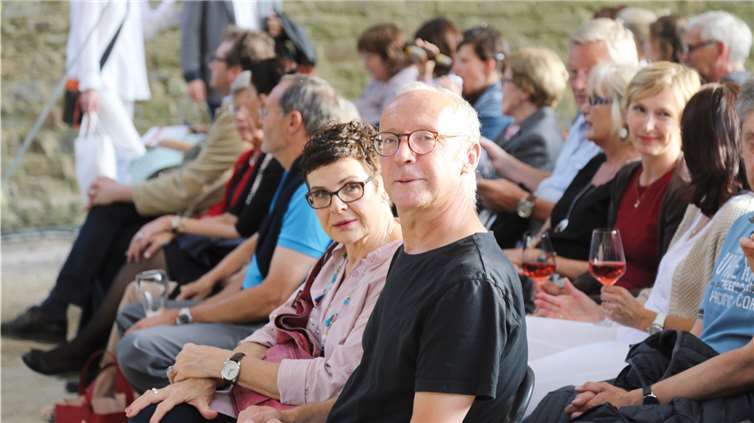 Alle Fotos vom 8. Juli 2016: Canon 6 D | Kit-Objektiv EF 24-105 mm f/4 L IS USM |o. Blitz| o. Stativ. Kulturdezernent a.D. Detlev Knopp im Publikum, 20:02 Uhr. ISO 500 | f/4 | 1/100 s |105 mm.