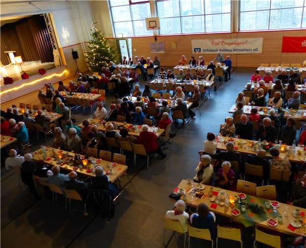 Alle Gäste wurden mit leckeren Kuchen, Speisen und Getränken bestens versorgt. Privat