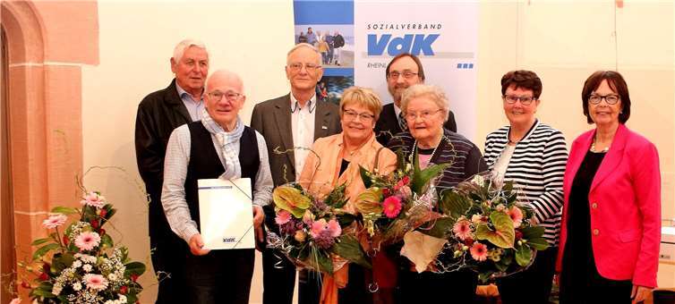 Alle Geehrten beim VdK-Kreisverbandstag (v.l.): Günther Schulz,Werner Hammes,Günter Cabalzar, Christa Hümmerich, Kreisvorsitzender Hans Werner Kaiser,Katharina Bayer, Rosemari Waldor, Gisela Stahl (stellvertr. Kreisvorsitzende. Fotos: VdK)