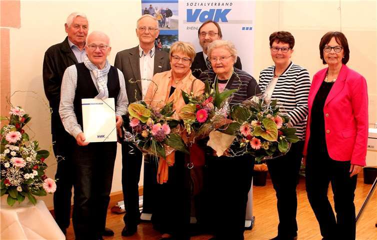 Alle Geehrten beim VdK-Kreisverbandstag (v.l.): Günther Schulz, Werner Hammes, Günter Cabalzar, Christa Hümmerich, Kreisvorsitzender Hans Werner Kaiser, Katharina Bayer, Rosemari Waldor, Gisela Stahl (stellvertr. Kreisvorsitzende). Es fehlt auf dem Foto der nicht anwesende Herbert Els.Foto: VdK-Kreisverband Neuwied