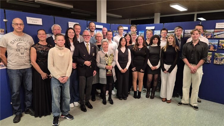 Alle Geehrten mit der Ehrenamtlerin des Jahres 2025 Rosie Pauli in der Mitte. Foto: privat