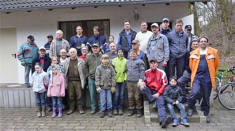Alle Generationen in Schuld nahmen am Dreck-Weg-Tag teil. privat
