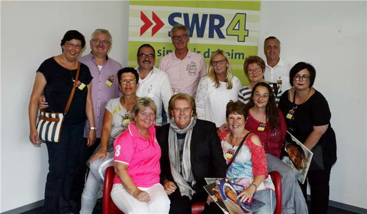 Alle Gewinner mit dem Star beim Gruppenfoto.WAMFO.DE