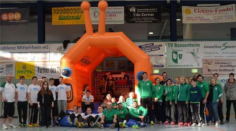 Alle Helfer der Bassenheimer Minihandballer. Stefan Lakotta