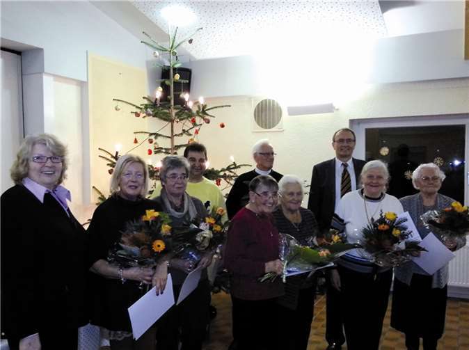 Alle Jubilare wurden für ihre langjährige, treue Mitgliedschaft mit Urkunde und Anstecknadel geehrt. privat