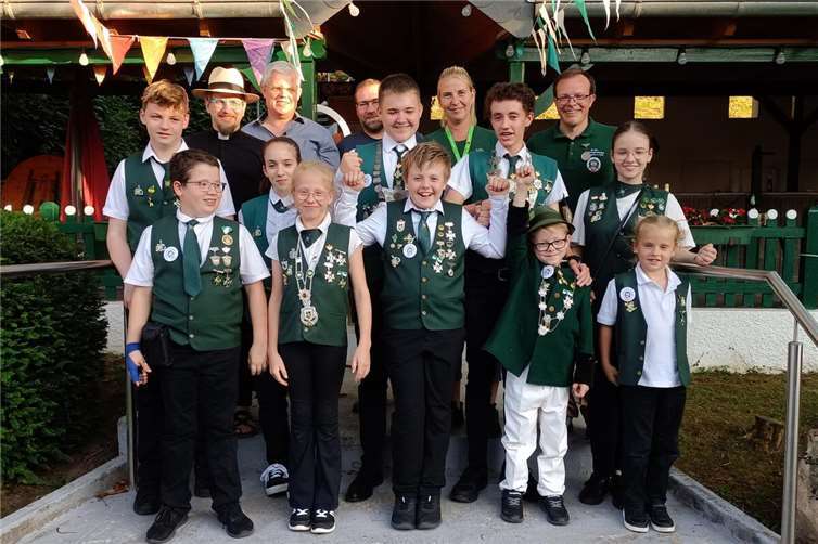 Alle Jungschützen mit ihren Prinzen. Foto: privat