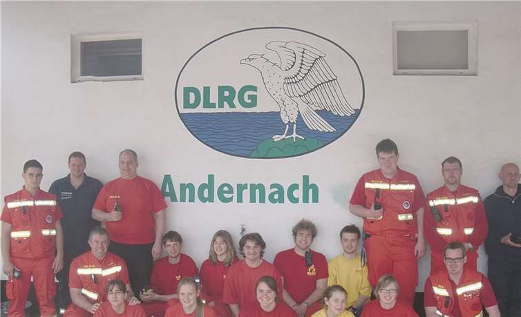 Alle Kandidaten der DLRG-Andernach haben ihre Prüfung zum BOS-Funker souverän gemeistert. privat