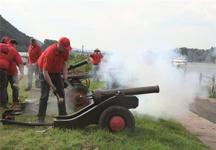 "Alle Kanonen Feuer!" Dabei wurde es richtig laut. TER