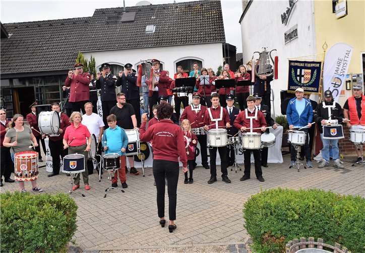 Alle Kapellen und Musikvereine aus Swisttal präsentierten sich in Morenhoven. Fotos: -EICH-