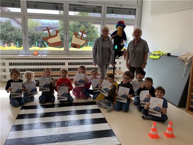 Alle Kinder erhielten eine Urkunde.  Fotos: Kindertagesstätte Krümelkiste Ochtendung