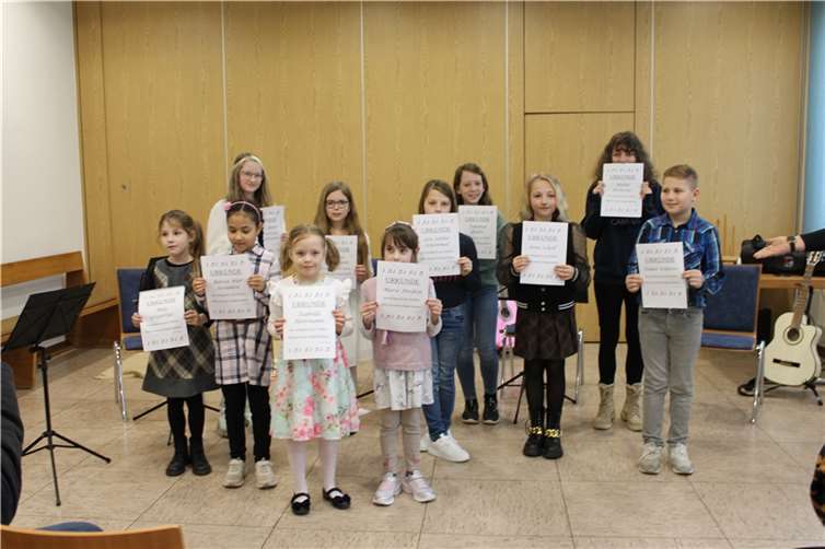 Alle Kinder erhielten eine Urkunde.  Quelle: Gabi Eutebach-Karasu