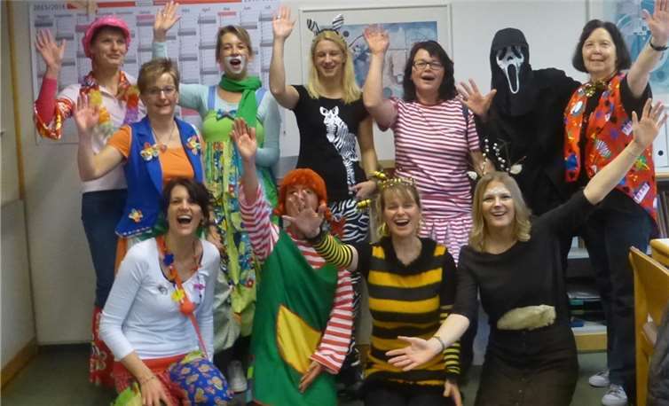 Alle Lehrer und auch die Betreuungskräfte waren gemeinsam auf der Bühne.privat