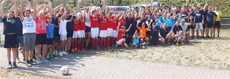 Alle Mannschaften waren beinahe vollzählig in Löf vertreten.privat