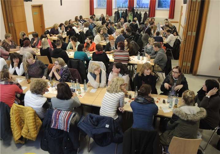 Alle Mitarbeiter der katholischen Kitas Urmitz, St. Sebastian, Kaltenengers, Bassenheim, Don Bosco und Am Schlossgraben in Mülheim-Kärlich sowie St. Raphael und St. Franziskus in Weißenthurm kamen zum jährlichen Mitarbeiterfest zusammen. pri vat