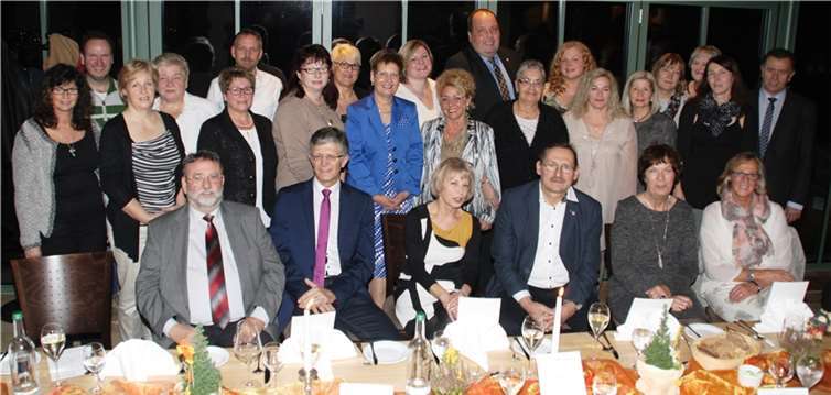 Alle Mitarbeiter freuten sich über die gesellige Runde beim Jubiläum. privat