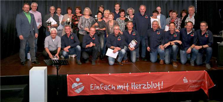 Alle Preisträger sowie der Vorstand des K.C. Böse Buben mit Oberbürgermeister Wolfgang Treis auf der Bühne der Halle129. Roland Schäfges - www.myfoto24.eu