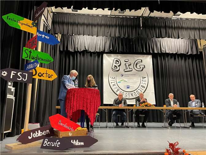 Alle Schüler und Schülerinnen der Realschule plus Niederzissen unterzeichneten an dem BiG-Abend ihre persönliche BiG-Garantie.Foto: privat