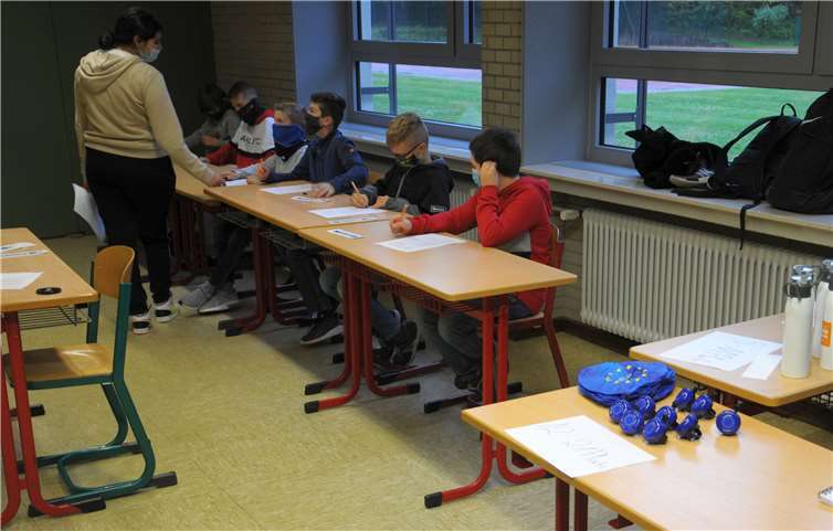 Alle Schülerinnen und Schüler der Klassen 5a und 5b der Ahrtalschule Realschule plus Altenahr konnten in einem Wettbewerb ihre Kenntnisse über Europa unter Beweis stellen. Foto: privat