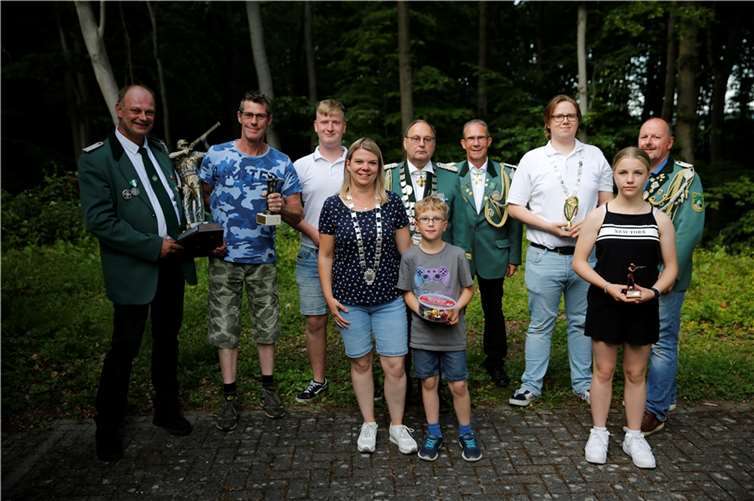 Alle Sieger des Bürger- und Königsschießen in Wehr.  Fotos: privat
