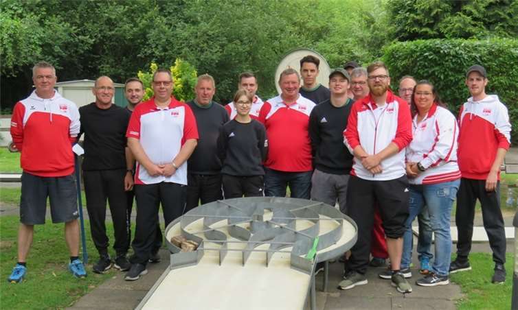 Alle Spieler der beiden Mannschaften nach dem Turnier. Privat