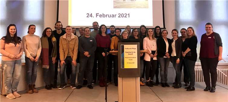 Alle Teilnehmenden an der Veranstaltung „Treffpunkt Pflege – Expertise für die Zukunft“.Foto: Stefanie Prange