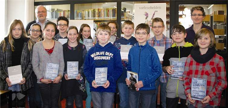 Alle Teilnehmer des Vorlesewettbewerbs erhielten Urkunden und ein Buchpräsent. HG