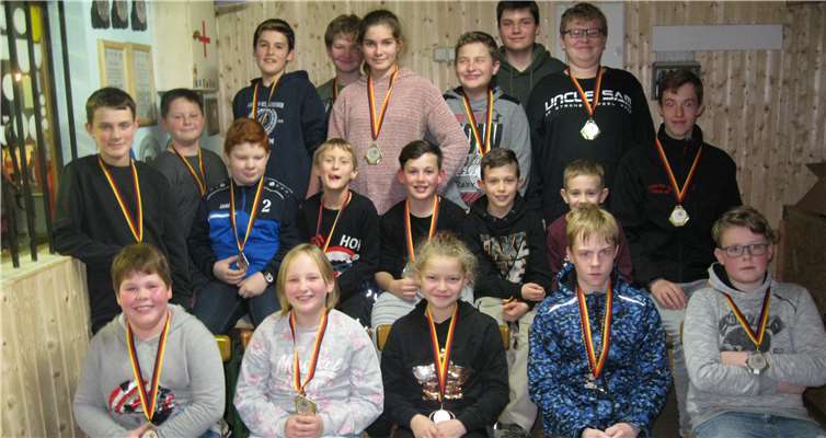 Alle Teilnehmer des Weihnachtsschießens konnten sich über eine Erinnerungsmedaille freuen. privat